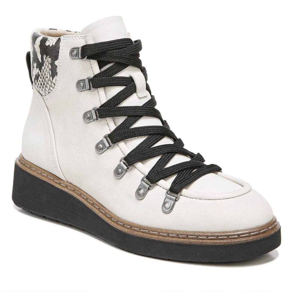 NWT Dr Scholls Cream Road Trip Combat Boot with side zip opening Size 9.5